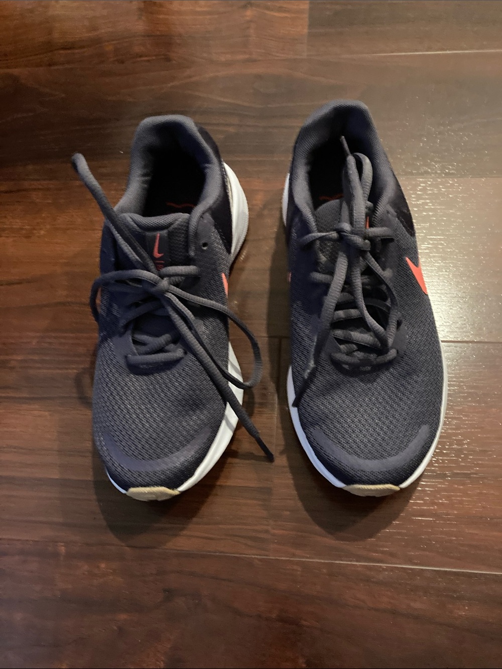 Nike Women comfort  grey, Athletic Shoes with Coral Swoosh. Size:7.